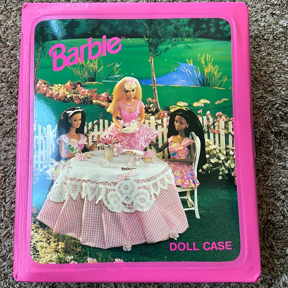 Pink Finelle Barbie Doll Case with Picnic Scene vintage 1989